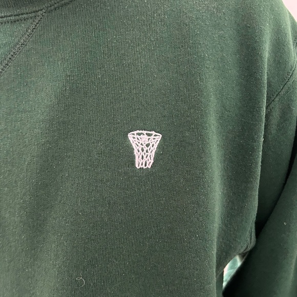 Embroidered basketball net forest green crew neck sweater - Picture 2 of 4